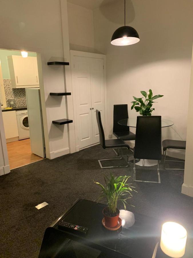 The One Kilmarnock Apartment Bagian luar foto